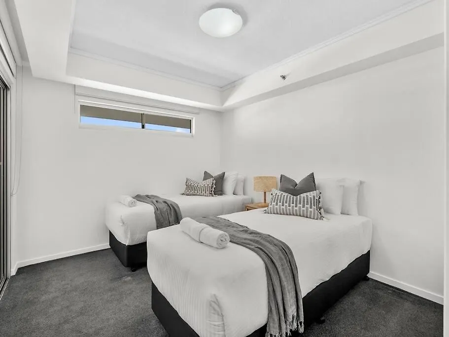 Sensational Ocean View 2 Bedroom Apartment Maroochydore 0*,  Avustralya